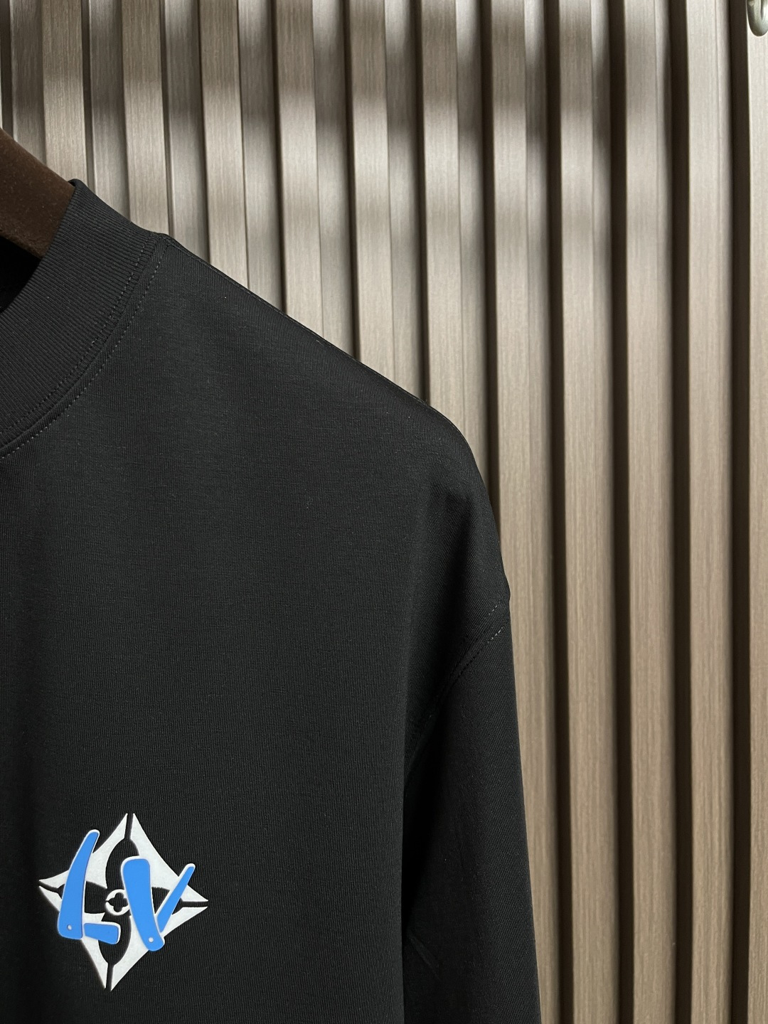 🛒🛒LV 2025SS早秋新款涂鸦logo长袖T恤，面料采用26s双纱面和10s鱼鳞底面料，搭配380g