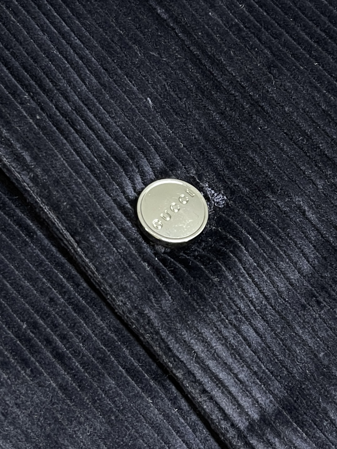 🛒🛒Gucci 2025ss秋冬新款 灯芯绒皮质翻领刺绣外套，进口灯芯绒面料，棉质格纹内衬领子采用的是牛