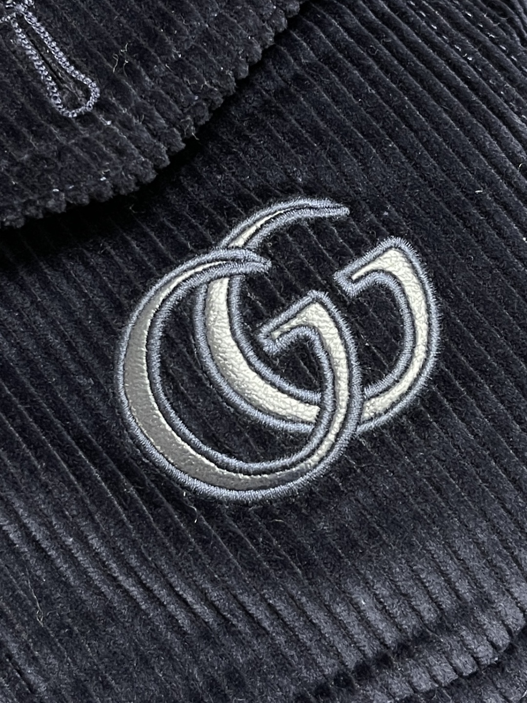 🛒🛒Gucci 2025ss秋冬新款 灯芯绒皮质翻领刺绣外套，进口灯芯绒面料，棉质格纹内衬领子采用的是牛