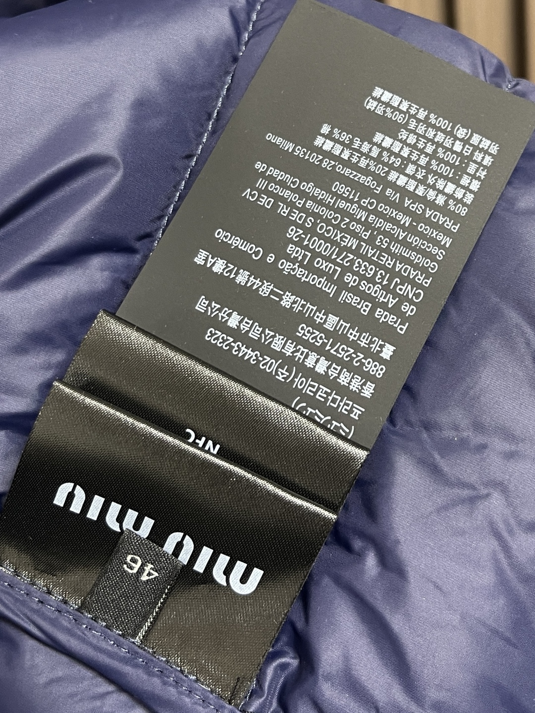 🛒🛒miumiu 缪缪标识字母刺绣羽绒马甲，选用高支数的聚酰胺纤维打造的高端尼龙面料，90国标高品质羽绒