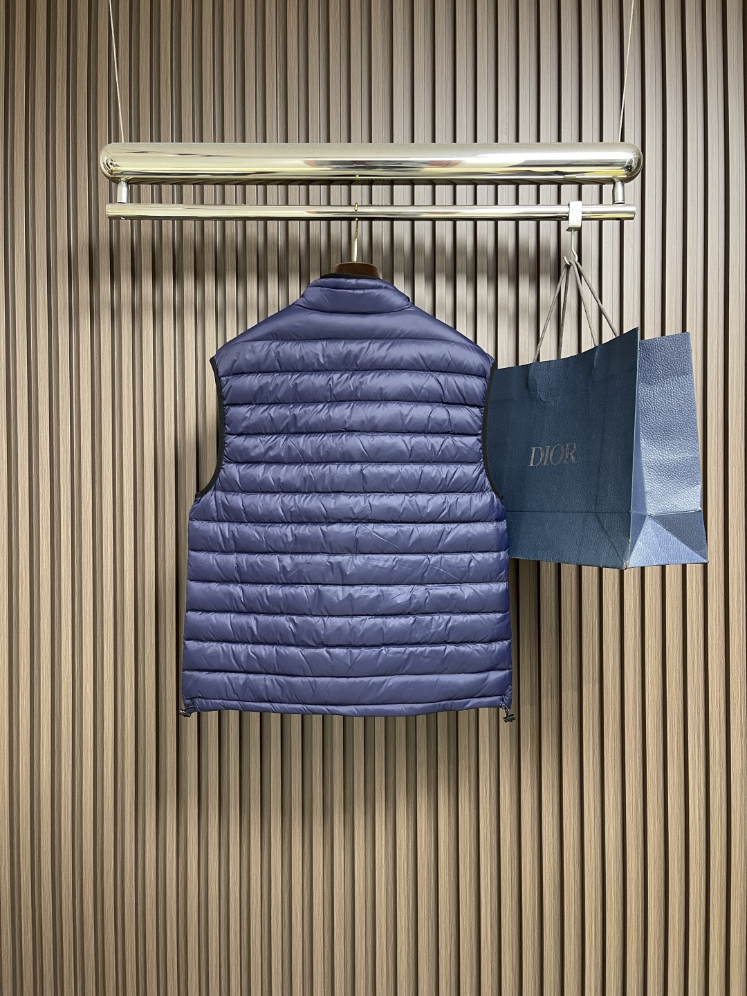 🛒🛒miumiu 缪缪标识字母刺绣羽绒马甲，选用高支数的聚酰胺纤维打造的高端尼龙面料，90国标高品质羽绒