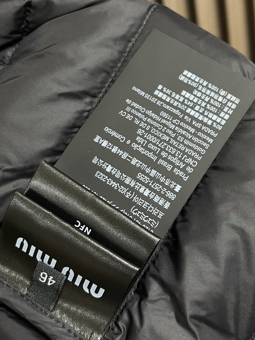 🛒🛒miumiu 缪缪标识字母刺绣羽绒马甲，选用高支数的聚酰胺纤维打造的高端尼龙面料，90国标高品质羽绒