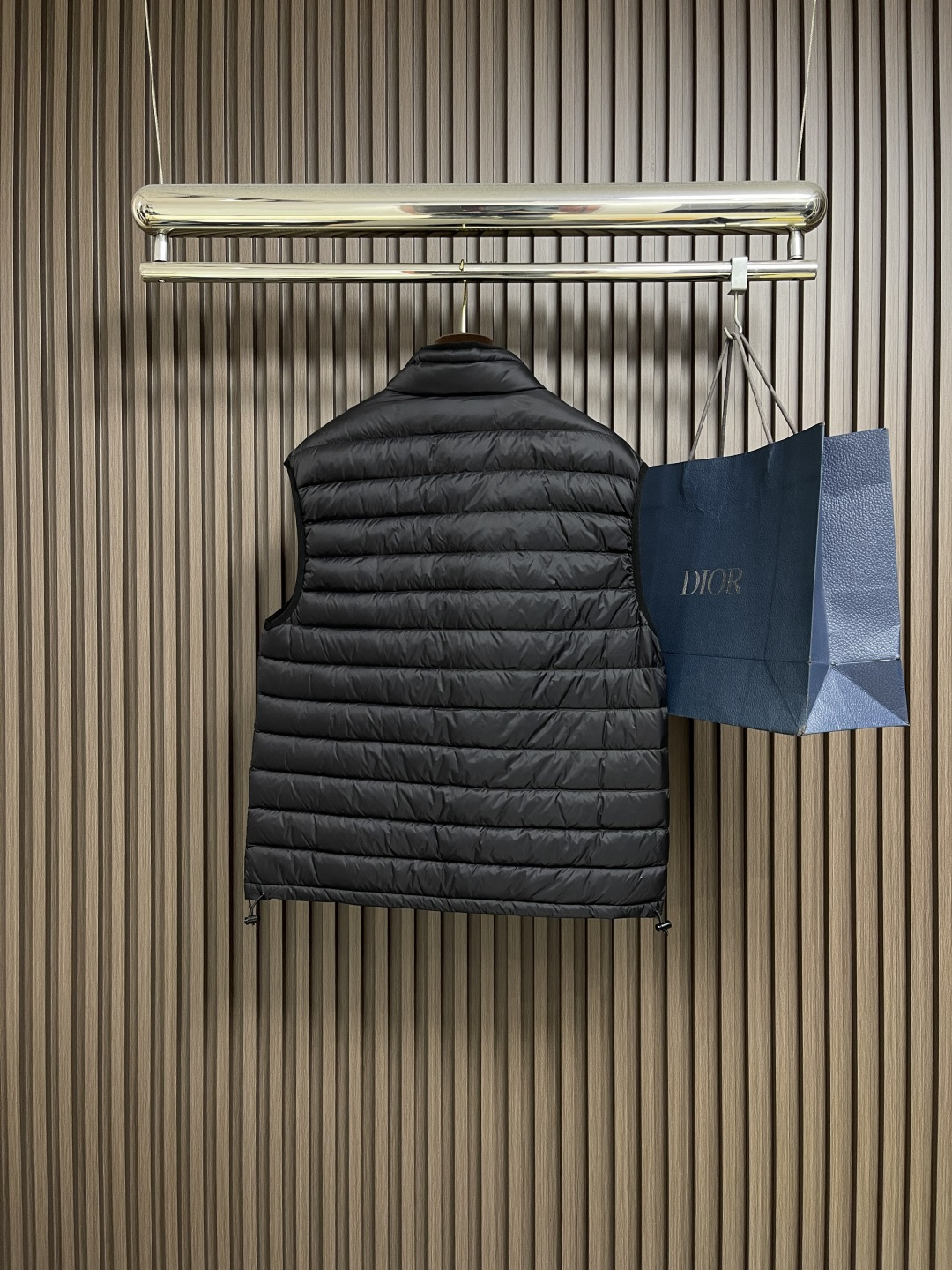 🛒🛒miumiu 缪缪标识字母刺绣羽绒马甲，选用高支数的聚酰胺纤维打造的高端尼龙面料，90国标高品质羽绒