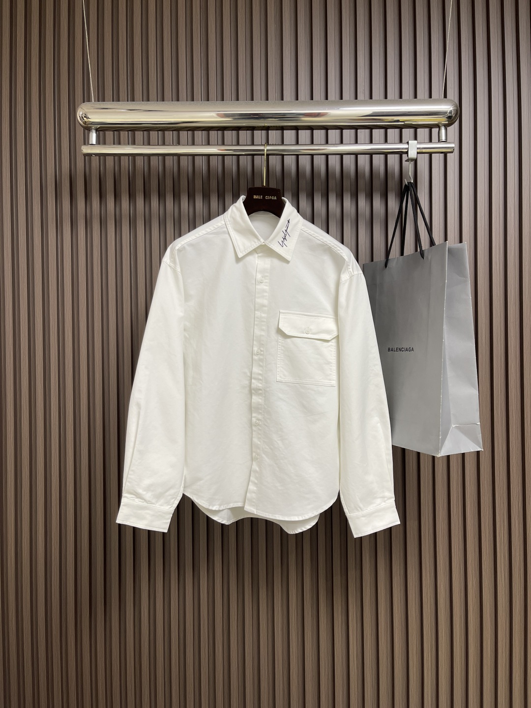 NO:538620,Y3 Handwritten signature logo embroidery long-sleeved shirt, customized customer-supplied fabric.  Jet jacquard machine cotton yarn is fixed for color and fried.  Back patch embroidered Y3 letter logo, high and high street versatile. Size S-XL, shirts, alexander wang19860909Y3 手写签名字母logo刺绣标识长袖衬衫,定制客供面料．喷气提花机 棉纱定染炒色．后背贴布刺绣Y3字母标识,上身高街百搭.尺码S-XL,,shirts,alexander wang,Men's clothing