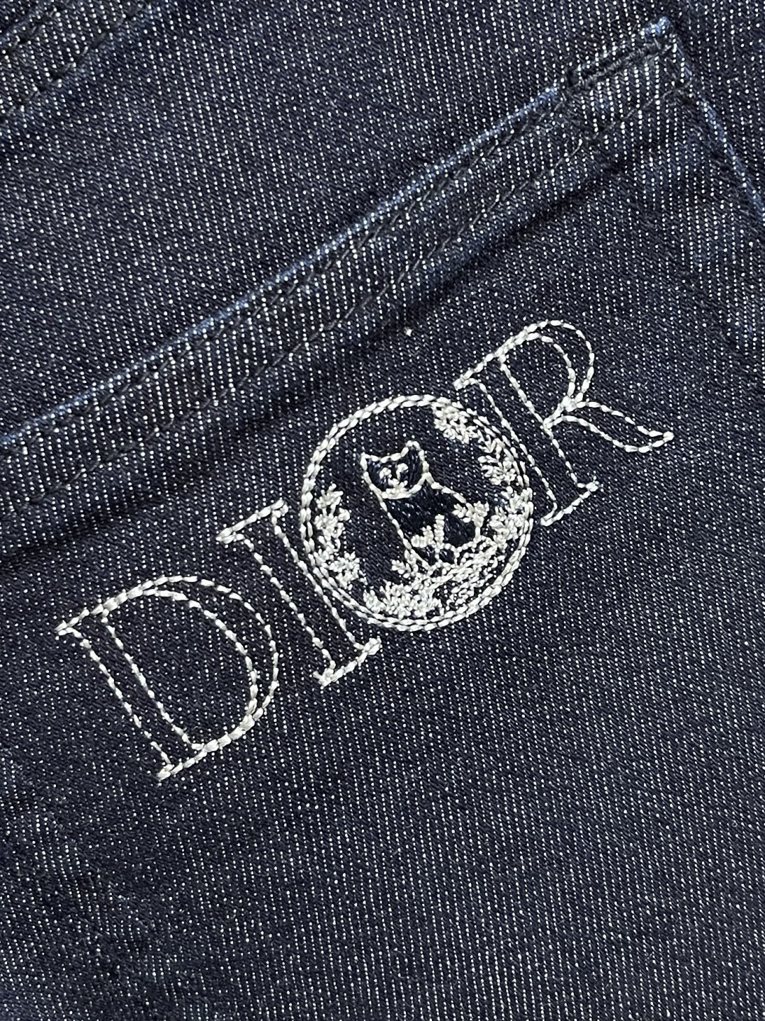 🛒🛒Dior 新款卷边牛仔裤 进口土耳其纯棉牛仔牛面料 色泽靓丽，透气，修身版型 微弹力面料 随意百搭 