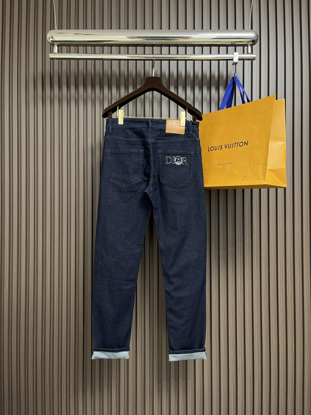 🛒🛒Dior 新款卷边牛仔裤 进口土耳其纯棉牛仔牛面料 色泽靓丽，透气，修身版型 微弹力面料 随意百搭 