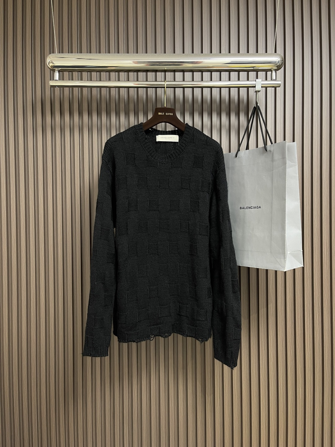 NO:548514,Goiden Goose 2025SS plaid knitted round neck sweater, fabric is made of 16-prong blend, imported machine, German (Stor) 5 knitting machine, wool jacquard, wool fermentation, customized 1: 1 trademark, recommended hand washing. Size S-XL,, sweaters, alexander wang19860909Goiden Goose 2025SS格纹针织圆领毛衣,面料采用采用16支混纺,进口机德国（斯托尔）5针织机,毛料提花,毛料酵洗,定制1: 1商标,建议手洗.尺码S-XL,,sweaters,alexander wang,Men's clothing