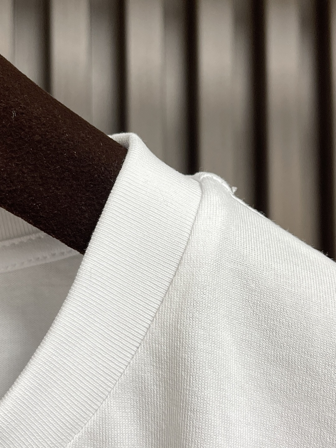 🛒🛒Celine 描边字母印花圆领短袖T恤，纯棉质面料、撞色字母印花、宽松版型、圆领短袖、衣领饰有罗纹、