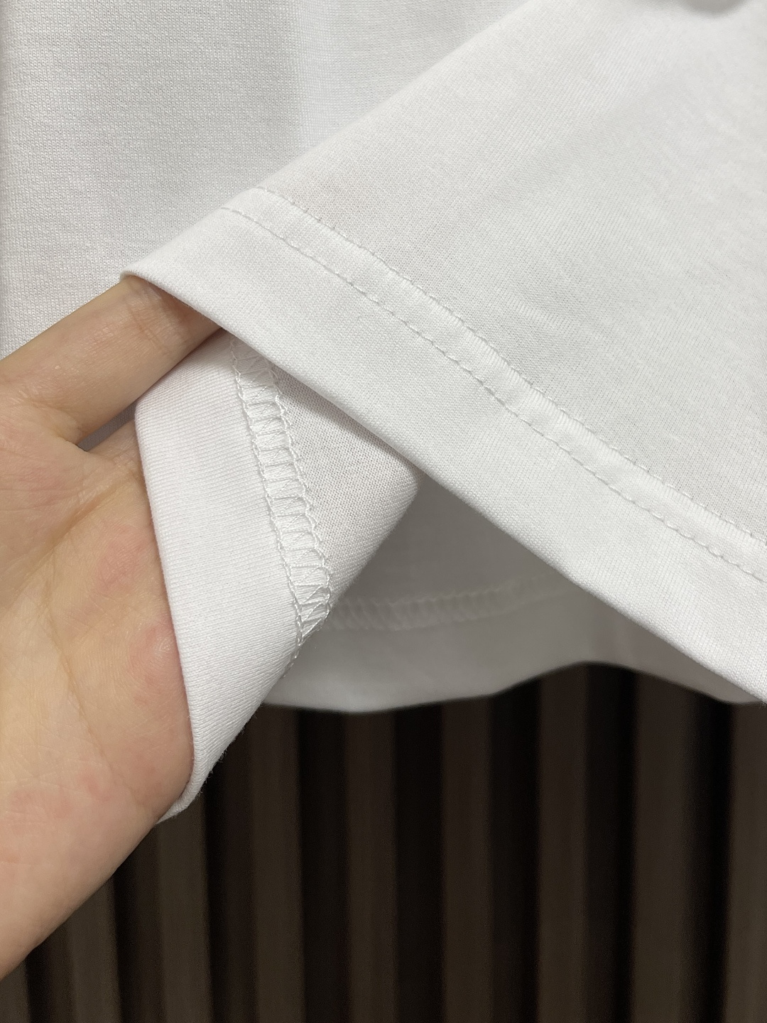 🛒🛒Celine 描边字母印花圆领短袖T恤，纯棉质面料、撞色字母印花、宽松版型、圆领短袖、衣领饰有罗纹、