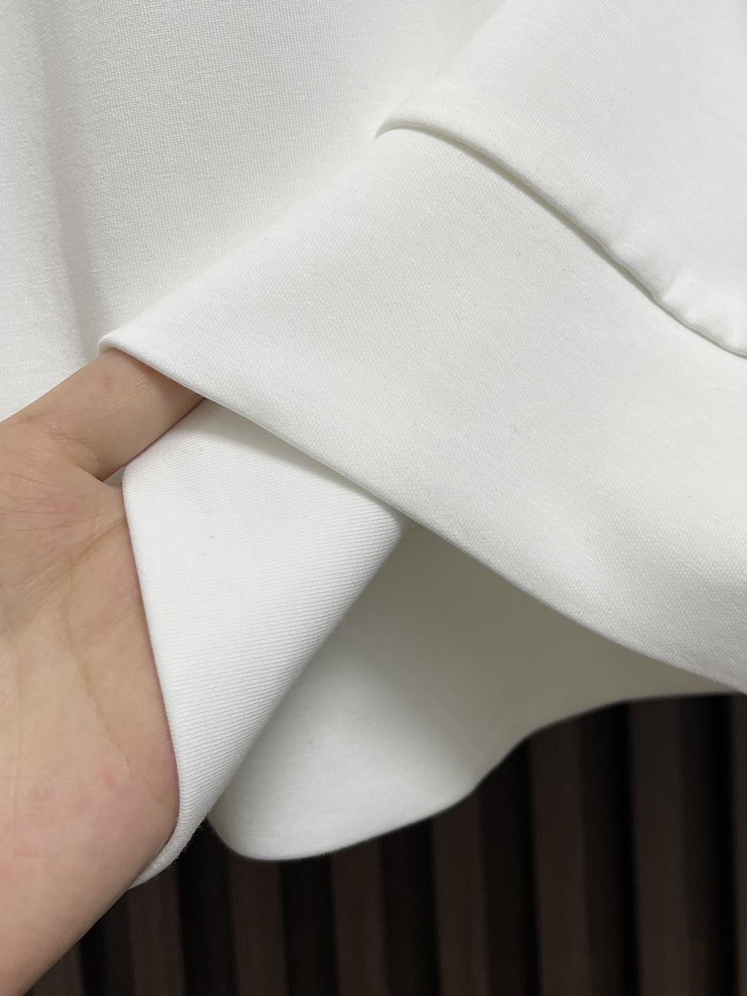 🛒🛒LV 2025FW早秋涂鸦logo标识圆领卫衣，logo 标识精致升级，420克双股大毛圈面料同缸染