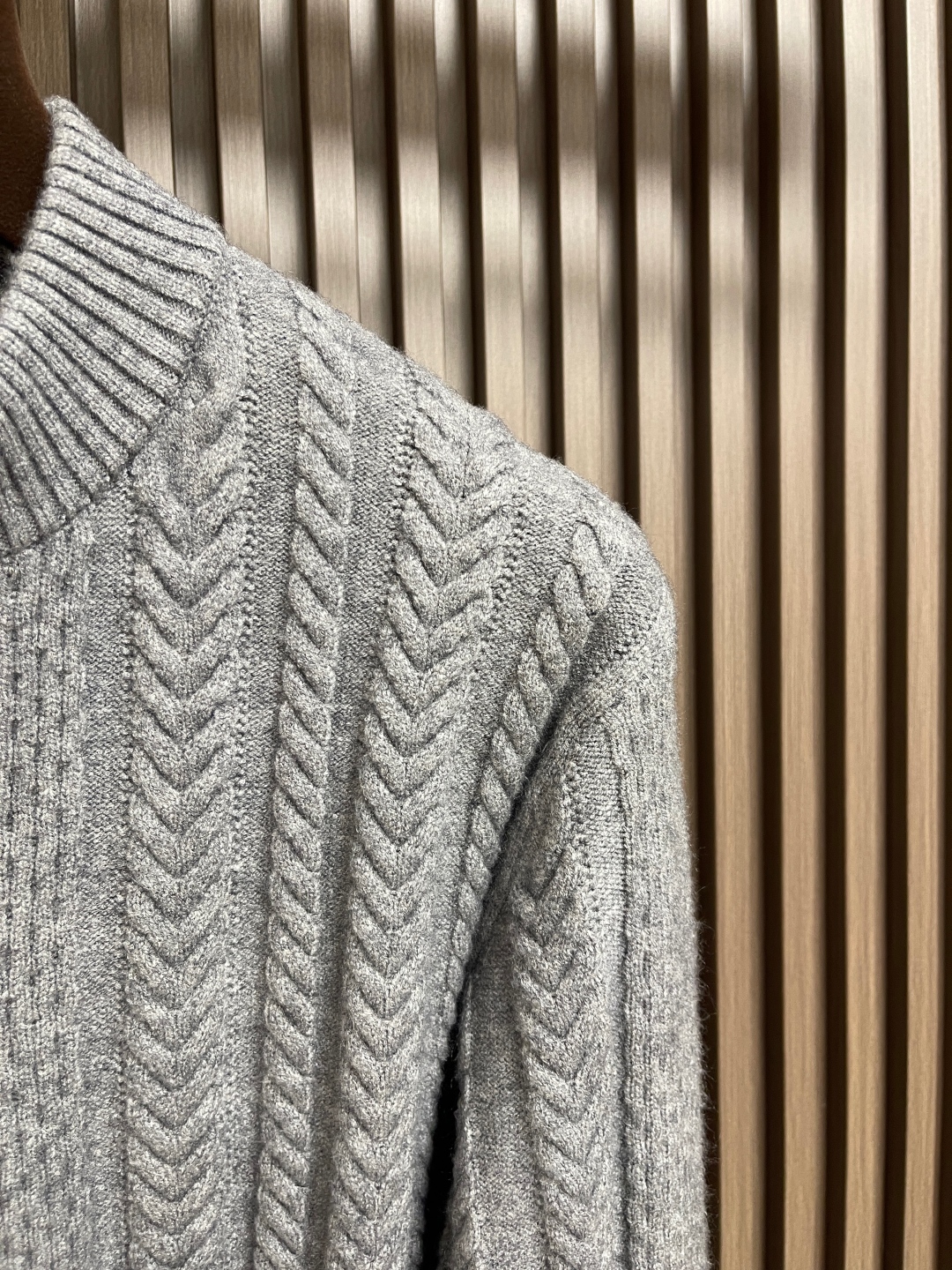 🛒🛒loro Piana lP🆕 秋冬新款半拉练针织毛衣，经典设计感与颜值爆棚的外套，品质更是无法挑剔品