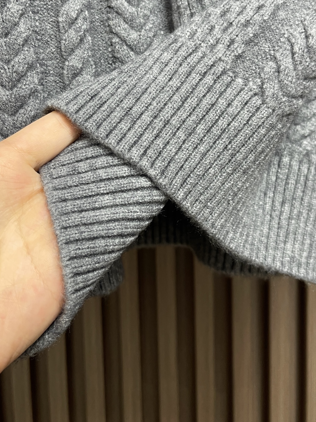 🛒🛒loro Piana lP🆕 秋冬新款半拉练针织毛衣，经典设计感与颜值爆棚的外套，品质更是无法挑剔品