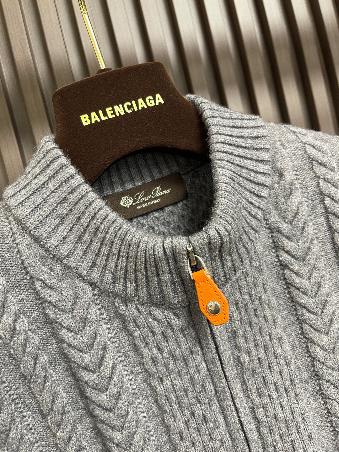 🛒🛒loro Piana lP🆕 秋冬新款半拉练针织毛衣，经典设计感与颜值爆棚的外套，品质更是无法挑剔品