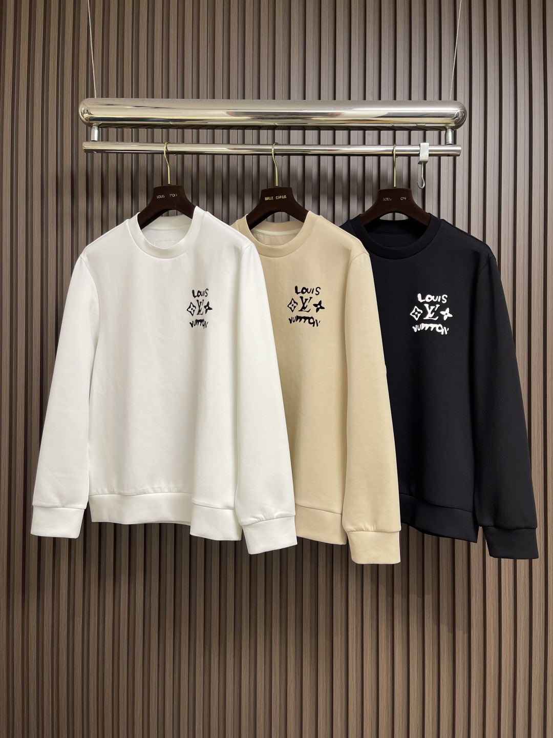 🛒🛒LV 2025FW早秋涂鸦logo标识圆领卫衣，logo 标识精致升级，420克双股大毛圈面料同缸染