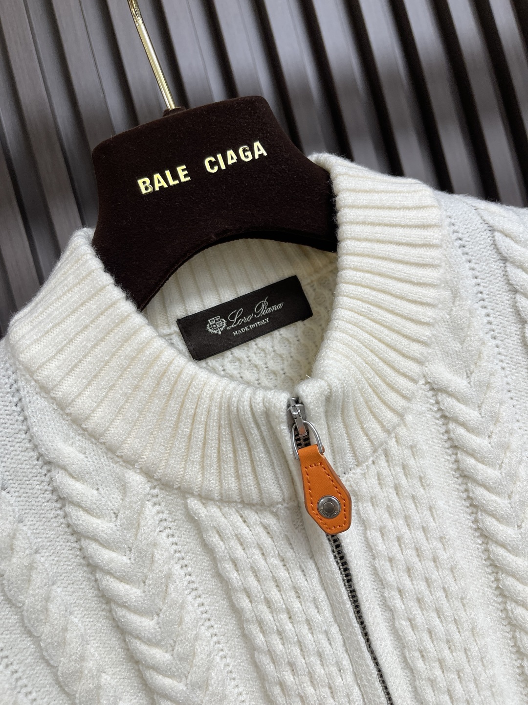 🛒🛒loro Piana lP🆕 秋冬新款半拉练针织毛衣，经典设计感与颜值爆棚的外套，品质更是无法挑剔品