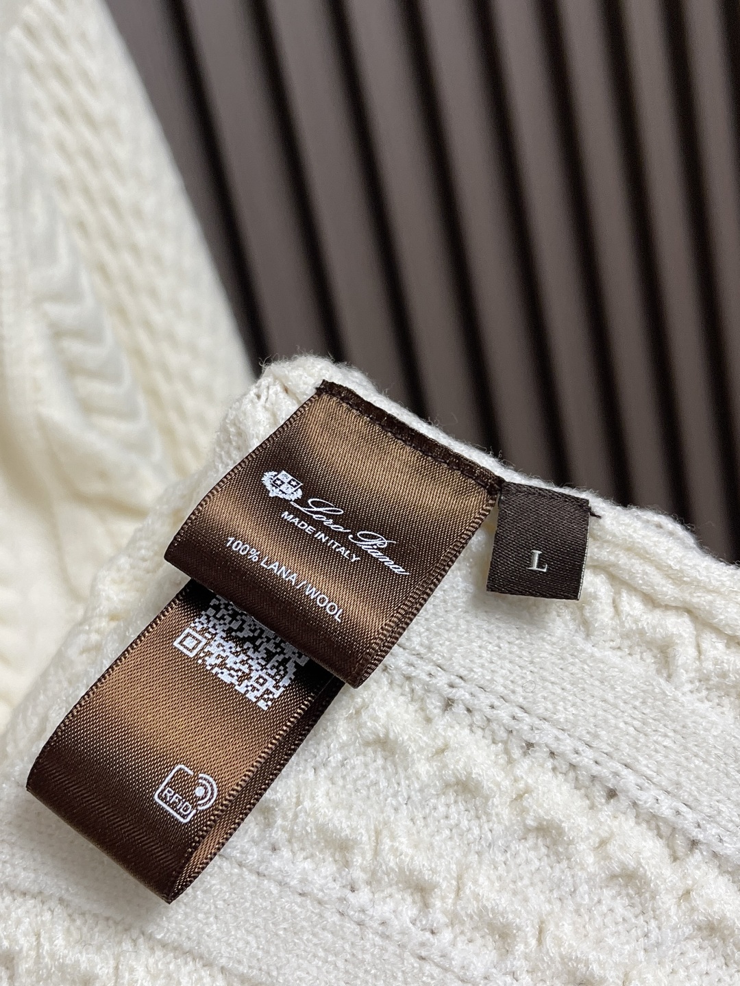 🛒🛒loro Piana lP🆕 秋冬新款半拉练针织毛衣，经典设计感与颜值爆棚的外套，品质更是无法挑剔品
