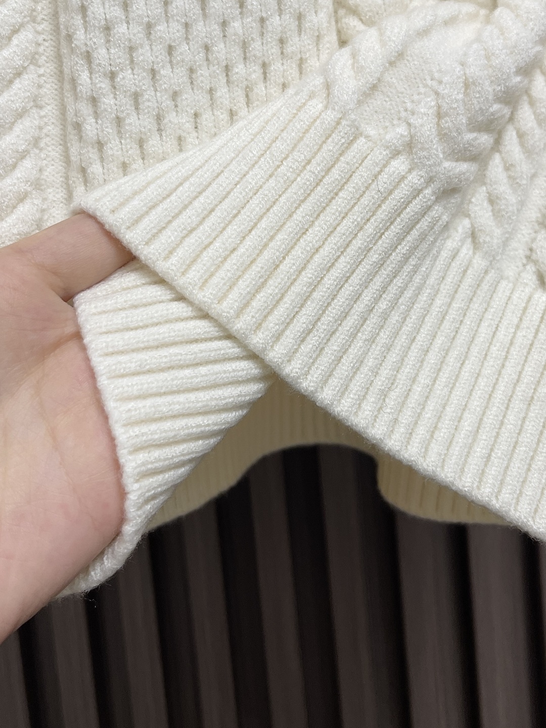 🛒🛒loro Piana lP🆕 秋冬新款半拉练针织毛衣，经典设计感与颜值爆棚的外套，品质更是无法挑剔品