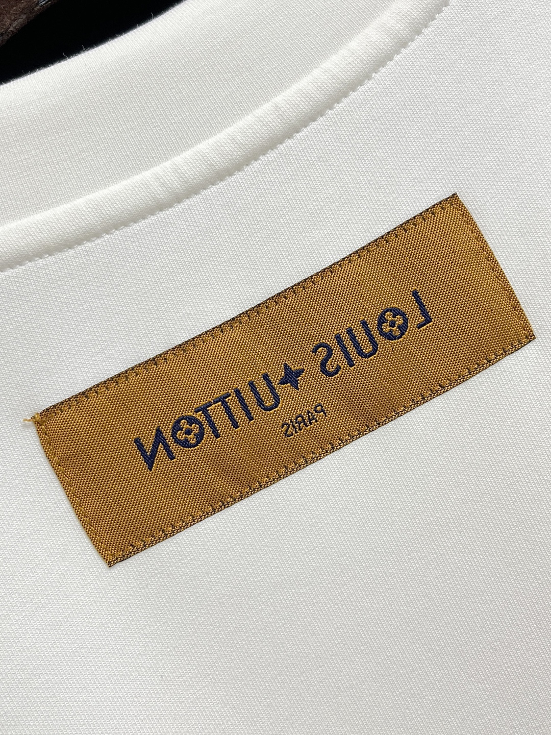 🛒🛒LV 2025FW早秋涂鸦logo标识圆领卫衣，logo 标识精致升级，420克双股大毛圈面料同缸染