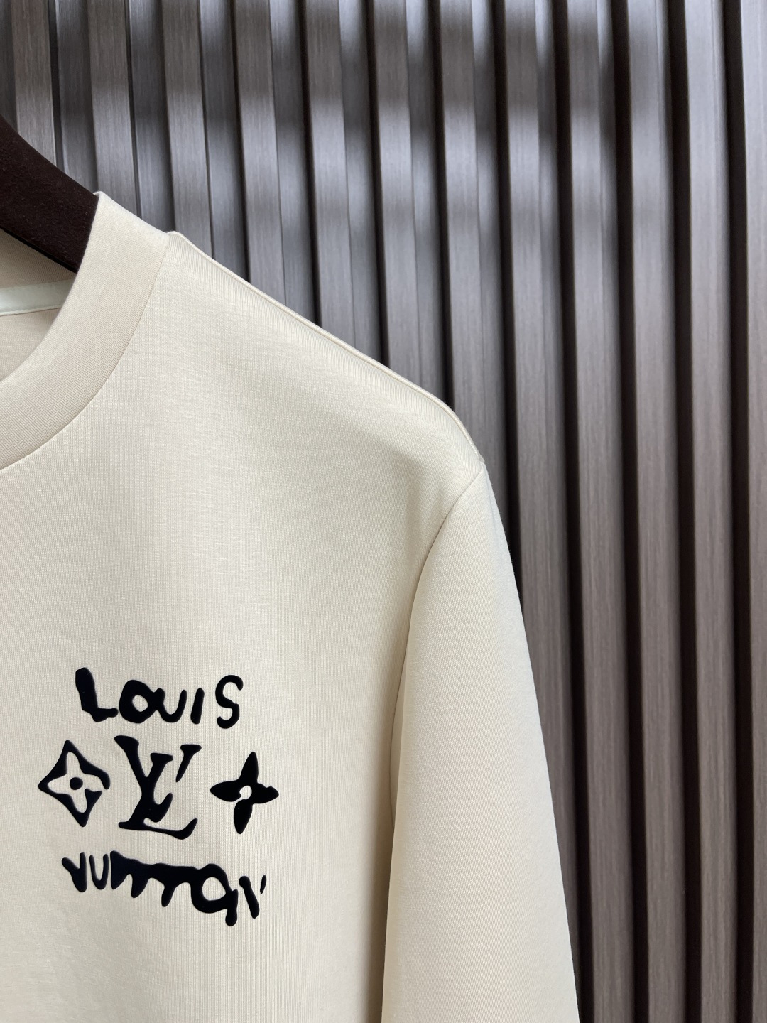 🛒🛒LV 2025FW早秋涂鸦logo标识圆领卫衣，logo 标识精致升级，420克双股大毛圈面料同缸染