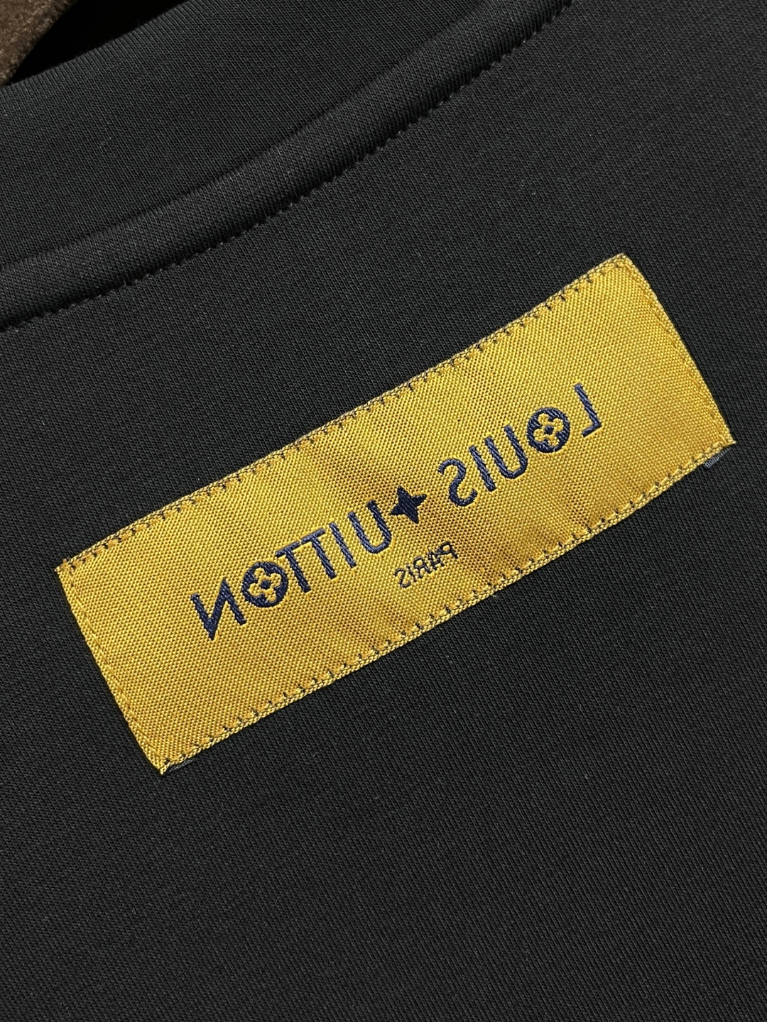 🛒🛒LV 2025FW早秋涂鸦logo标识圆领卫衣，logo 标识精致升级，420克双股大毛圈面料同缸染