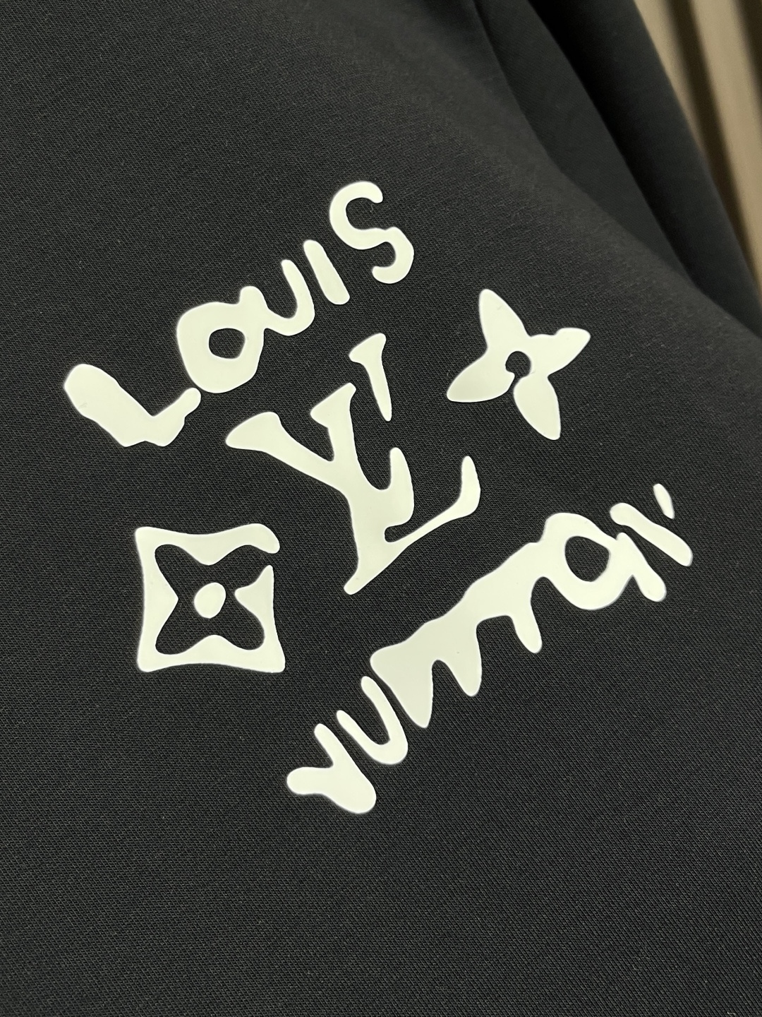 🛒🛒LV 2025FW早秋涂鸦logo标识圆领卫衣，logo 标识精致升级，420克双股大毛圈面料同缸染