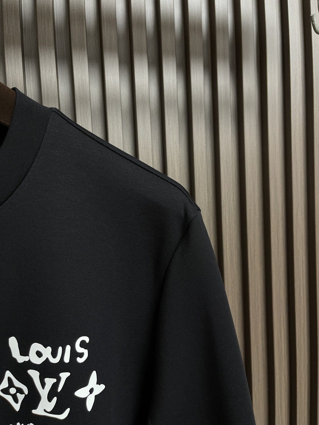 🛒🛒LV 2025FW早秋涂鸦logo标识圆领卫衣，logo 标识精致升级，420克双股大毛圈面料同缸染