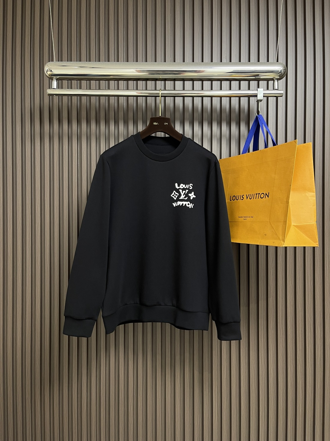 🛒🛒LV 2025FW早秋涂鸦logo标识圆领卫衣，logo 标识精致升级，420克双股大毛圈面料同缸染