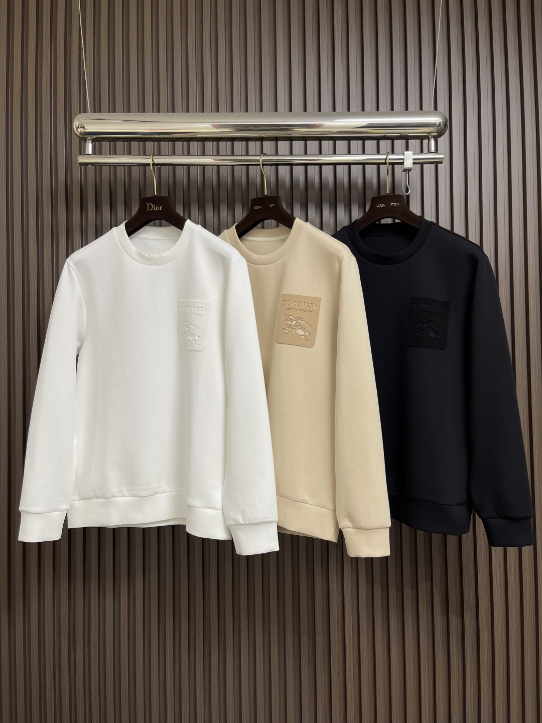 🛒🛒Burberry 2025SS新款镂空战马标识圆领卫衣，面料精选26s双纱与底10s绒纱面料，罗纹部