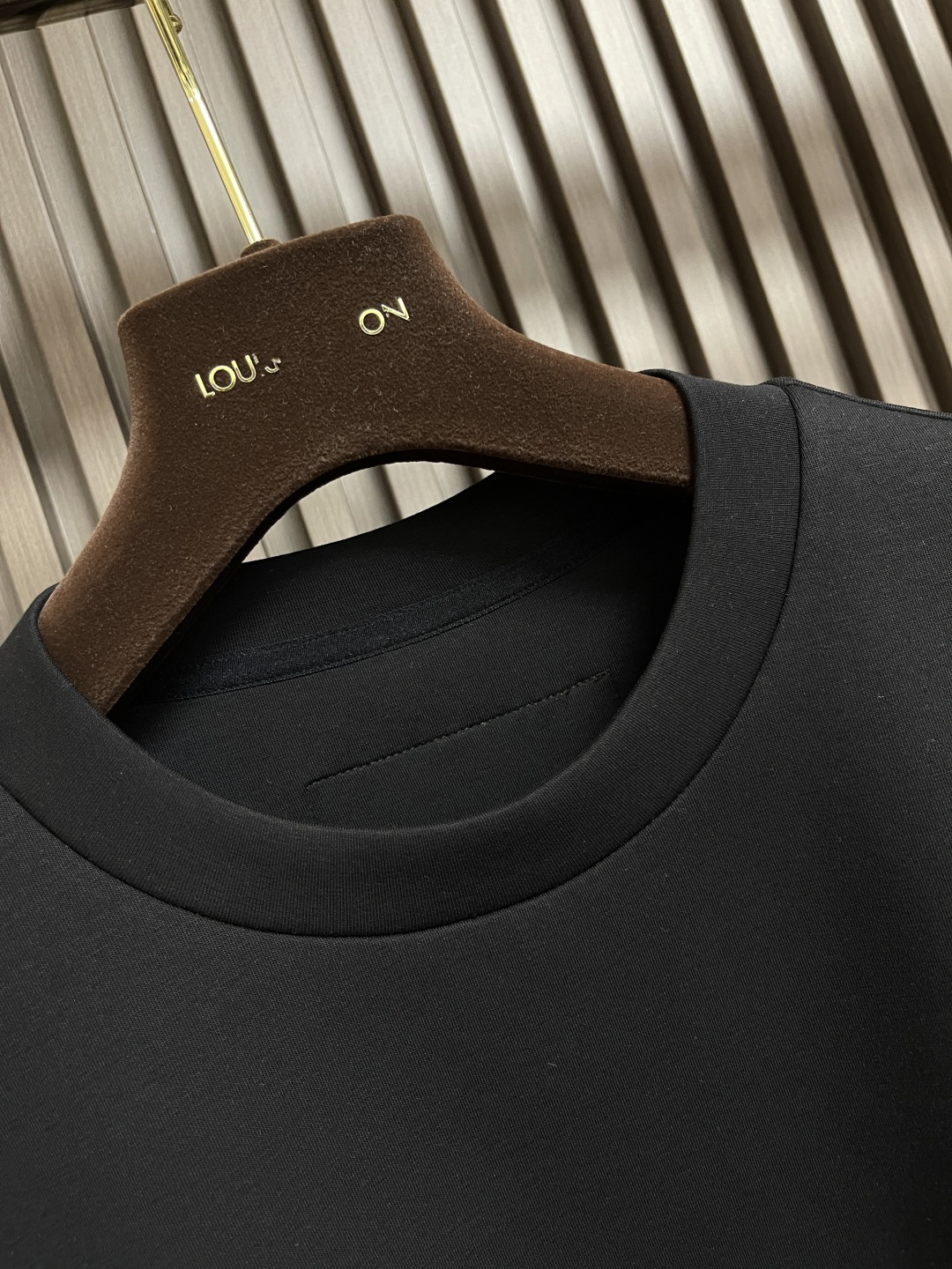 🛒🛒LV 立体logo标识圆领长袖卫衣，胸前标识logo图案设计！区别于以往的不同，宣示品牌传承多年的设