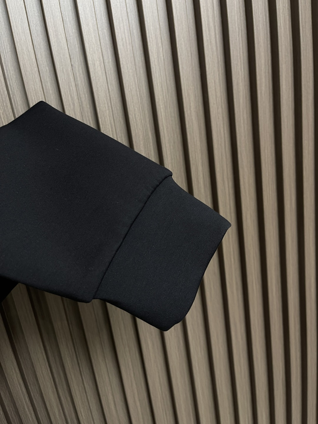 🛒🛒LV 立体logo标识圆领长袖卫衣，胸前标识logo图案设计！区别于以往的不同，宣示品牌传承多年的设