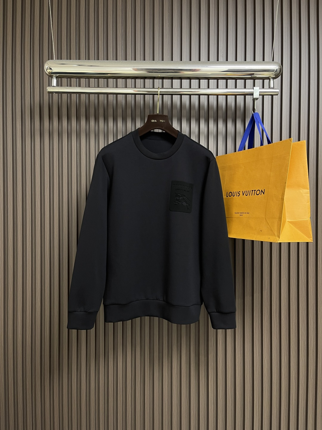 🛒🛒Burberry 2025SS新款镂空战马标识圆领卫衣，面料精选26s双纱与底10s绒纱面料，罗纹部