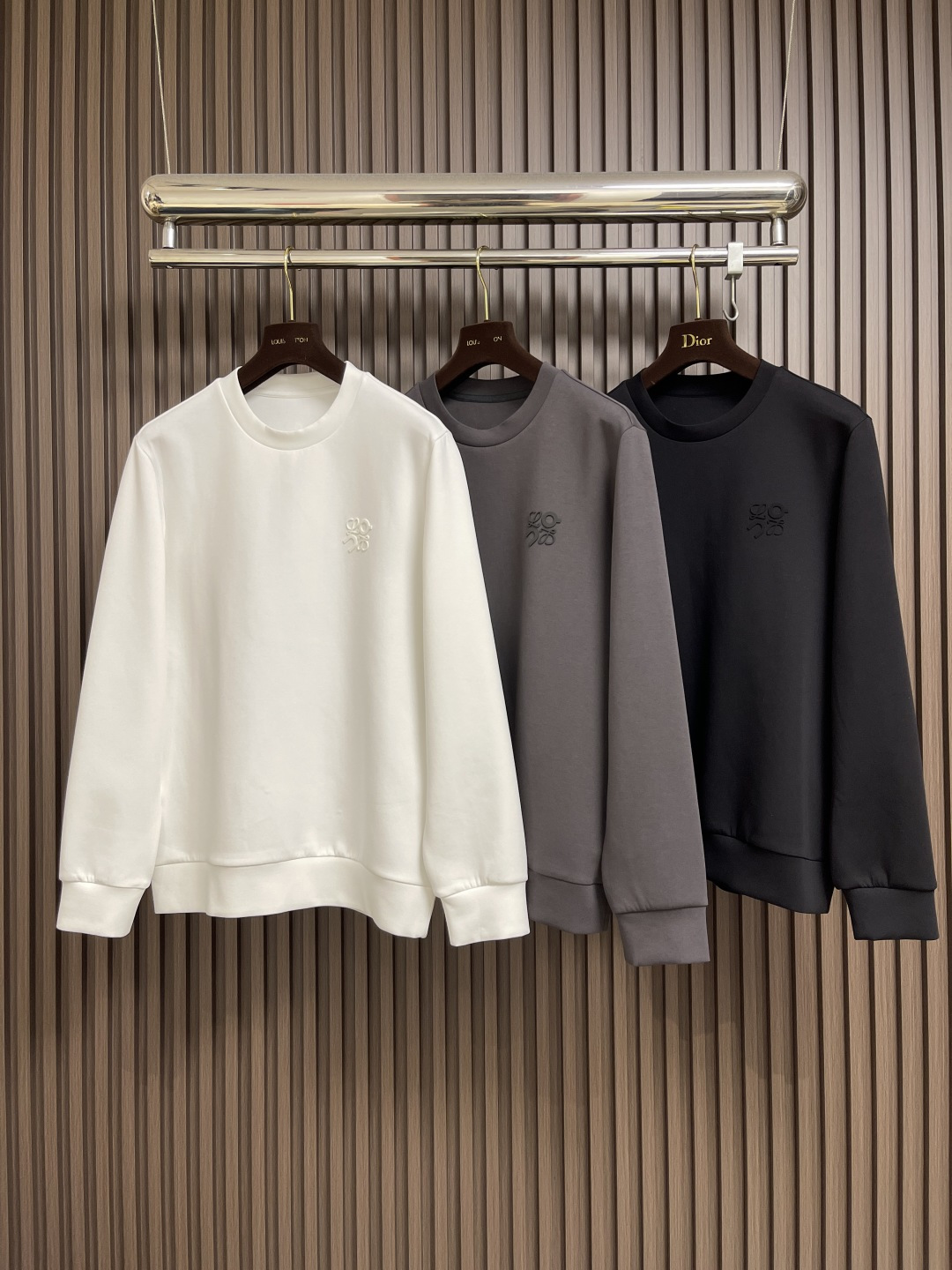 🛒🛒loewe 2025ss昂跑联名秋冬新款圆领卫衣．os版型不挑人．双层工艺结合．色彩及立体感表现出色