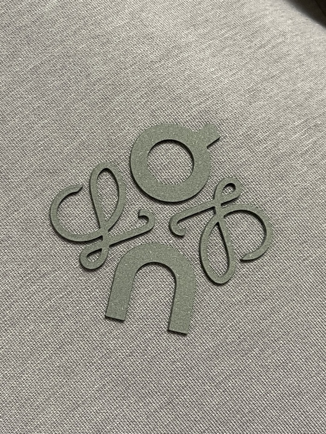 🛒🛒loewe 2025ss昂跑联名秋冬新款圆领卫衣．os版型不挑人．双层工艺结合．色彩及立体感表现出色