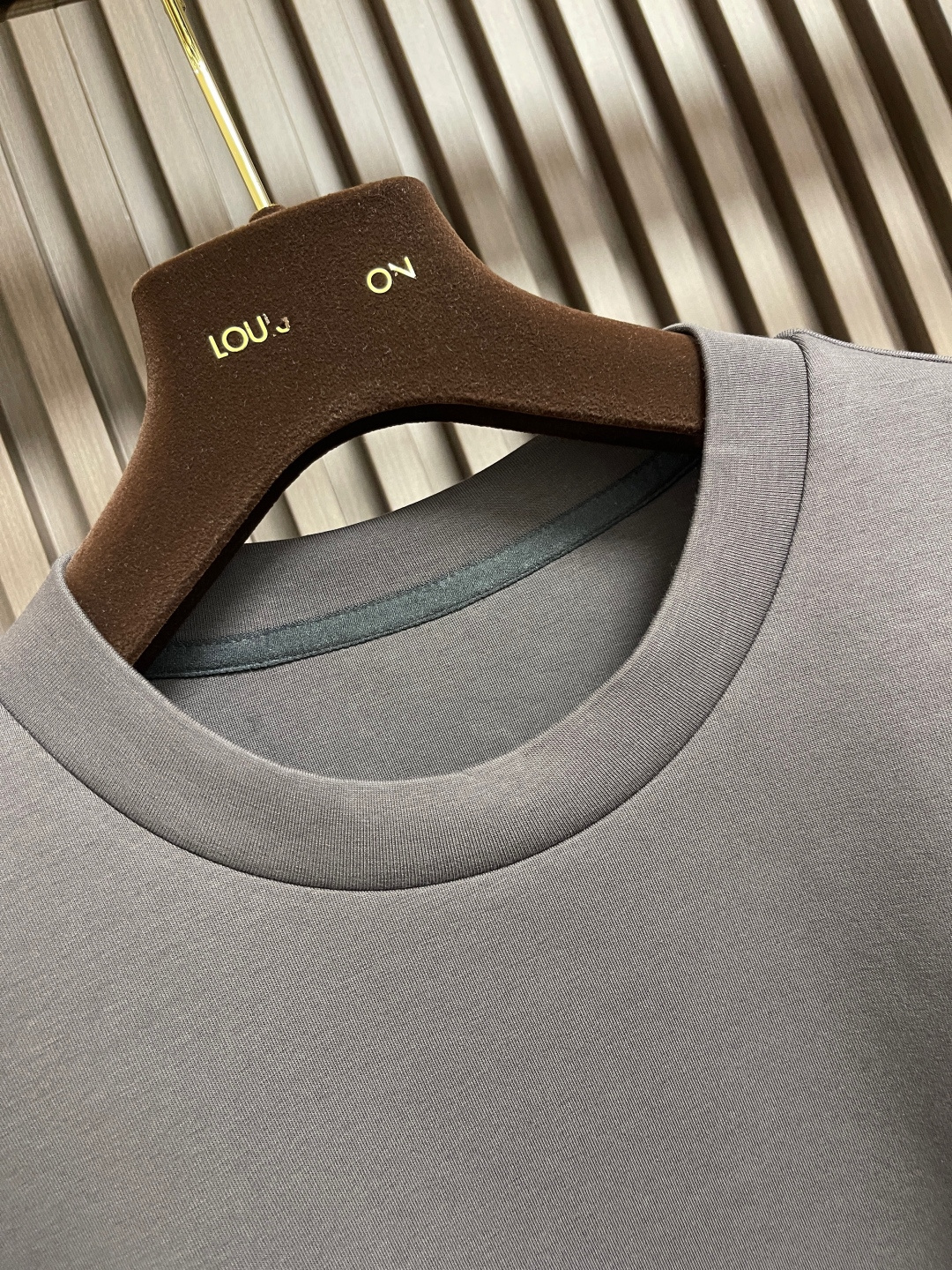 🛒🛒loewe 2025ss昂跑联名秋冬新款圆领卫衣．os版型不挑人．双层工艺结合．色彩及立体感表现出色