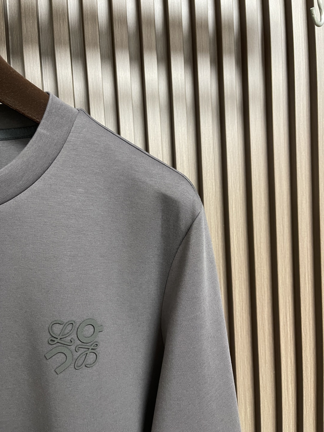 🛒🛒loewe 2025ss昂跑联名秋冬新款圆领卫衣．os版型不挑人．双层工艺结合．色彩及立体感表现出色