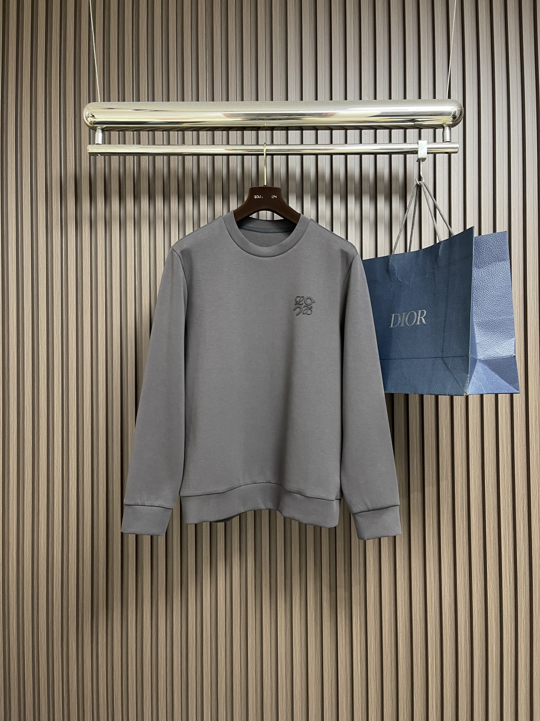 🛒🛒loewe 2025ss昂跑联名秋冬新款圆领卫衣．os版型不挑人．双层工艺结合．色彩及立体感表现出色