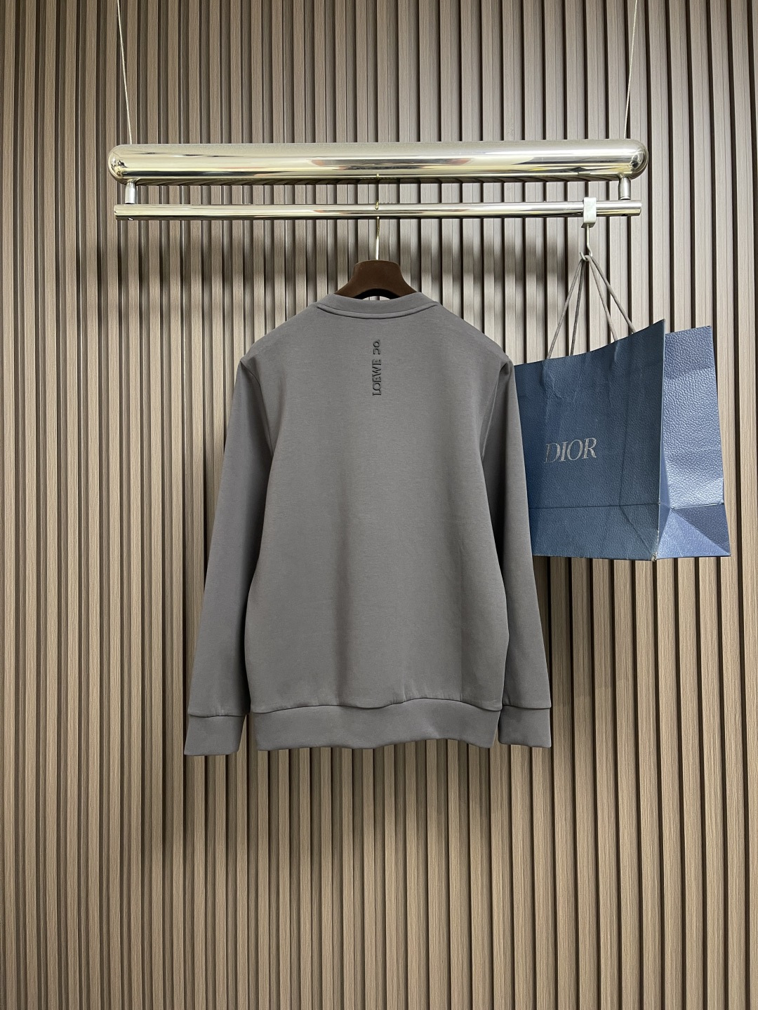 🛒🛒loewe 2025ss昂跑联名秋冬新款圆领卫衣．os版型不挑人．双层工艺结合．色彩及立体感表现出色