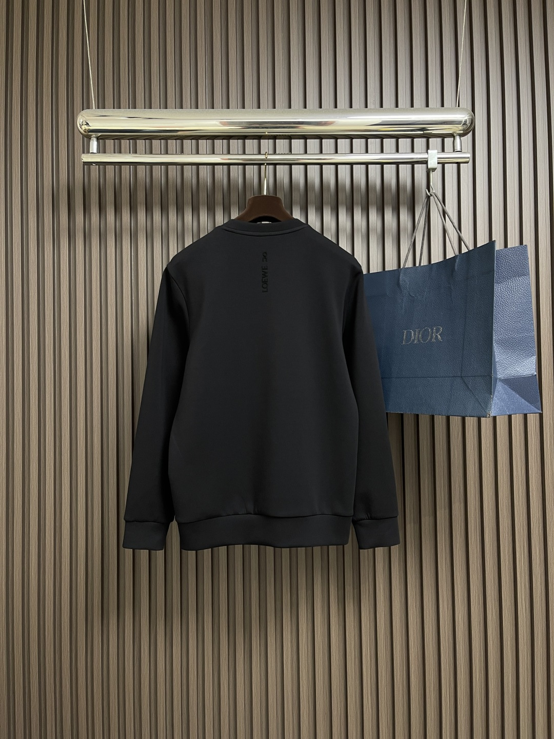 🛒🛒loewe 2025ss昂跑联名秋冬新款圆领卫衣．os版型不挑人．双层工艺结合．色彩及立体感表现出色