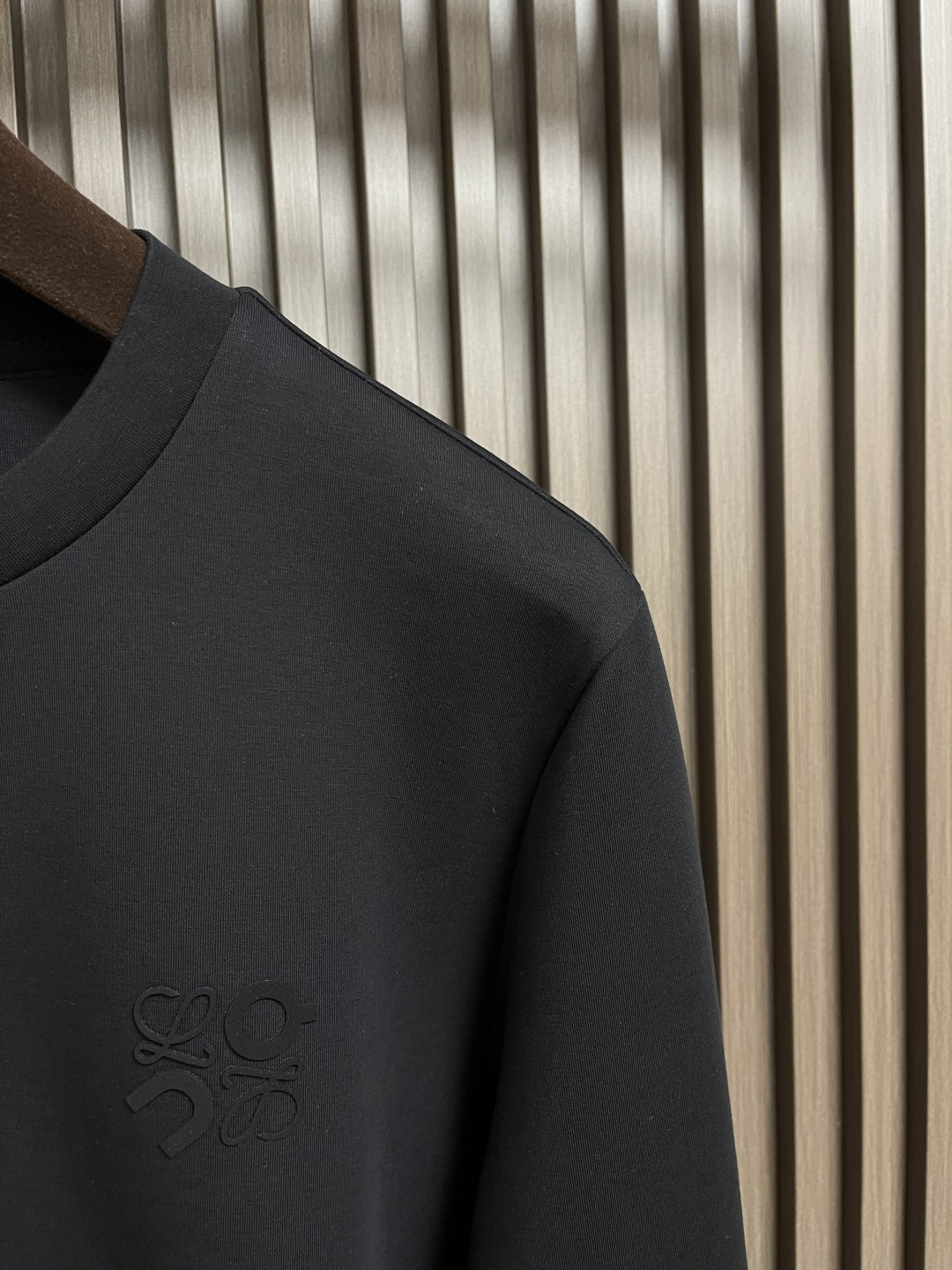 🛒🛒loewe 2025ss昂跑联名秋冬新款圆领卫衣．os版型不挑人．双层工艺结合．色彩及立体感表现出色