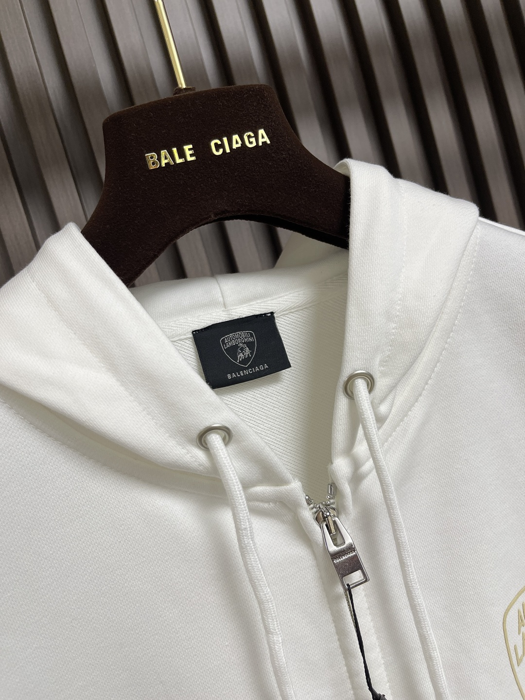 🛒🛒Balenciaga 兰博基尼联名logo标识印花拉链连帽卫衣，配置了高支数翻绒面料面料，卫衣面料高