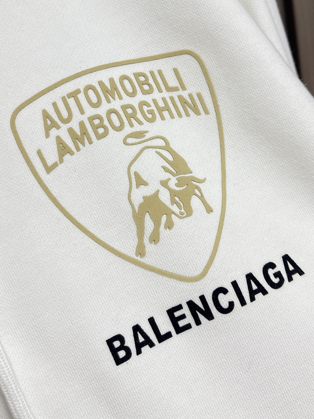 🛒🛒Balenciaga 兰博基尼联名logo标识印花拉链连帽卫衣，配置了高支数翻绒面料面料，卫衣面料高