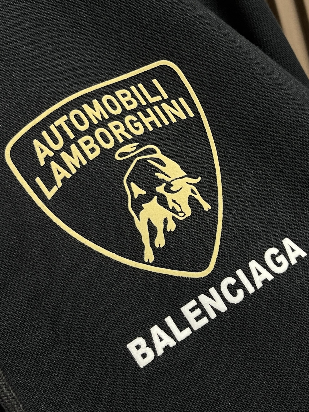 🛒🛒Balenciaga 兰博基尼联名logo标识印花拉链连帽卫衣，配置了高支数翻绒面料面料，卫衣面料高