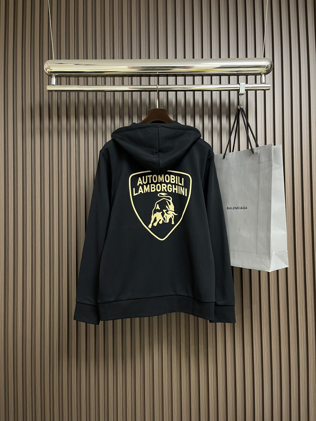 🛒🛒Balenciaga 兰博基尼联名logo标识印花拉链连帽卫衣，配置了高支数翻绒面料面料，卫衣面料高