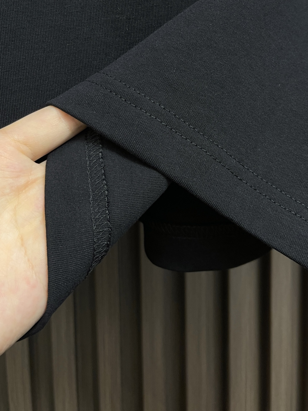 🛒🛒Burberry 2025s早秋新款长袖T恤，基础款推荐！百搭战神！胸前B家经典战马图形立体印花设计