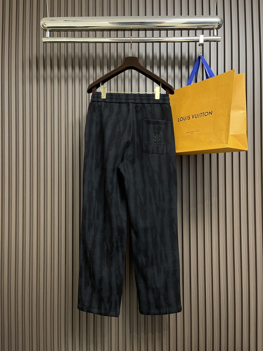 🛒🛒Balenciaga 2025SS早秋新款直筒休闲卫裤，简约时尚新款定制面料，身穿手感舒适 低调不失