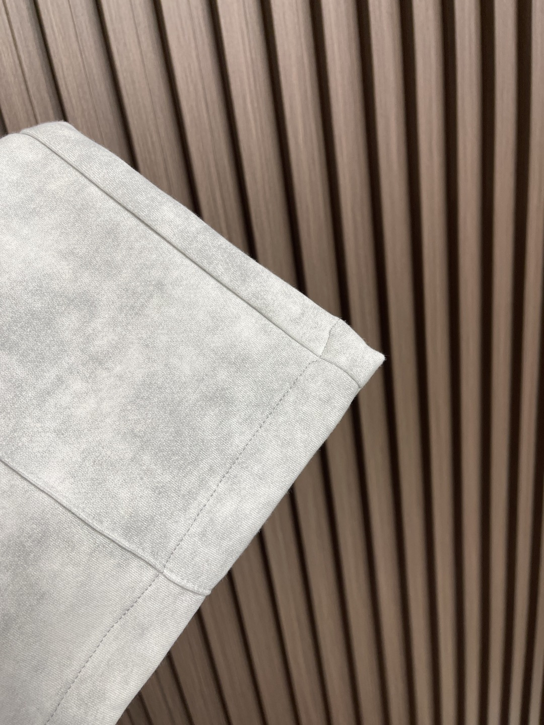 🛒🛒Prada 早秋新品直筒卫裤，面料无敌，型款设计都无可挑剔的百搭款卫裤，户外运动都美的简约休闲，五金