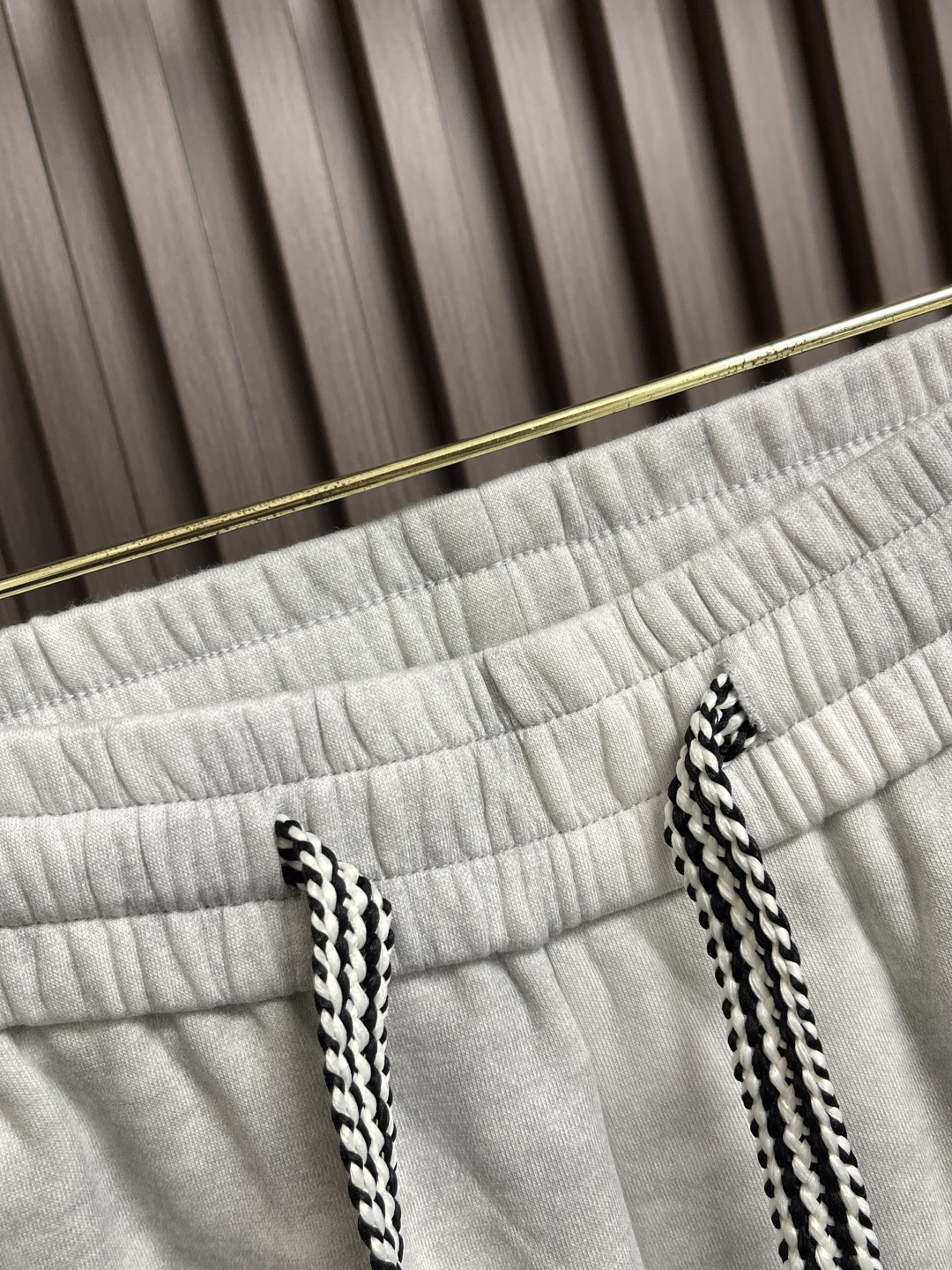 🛒🛒LOEWE 罗意威刺绣直筒长裤，成衣洗水后克重约420克，质感厚实挺括耐磨且具复古韵味；3D立体刺绣