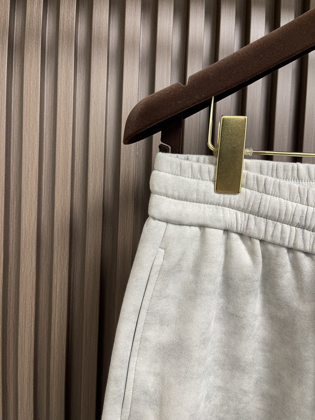 🛒🛒LOEWE 罗意威刺绣直筒长裤，成衣洗水后克重约420克，质感厚实挺括耐磨且具复古韵味；3D立体刺绣