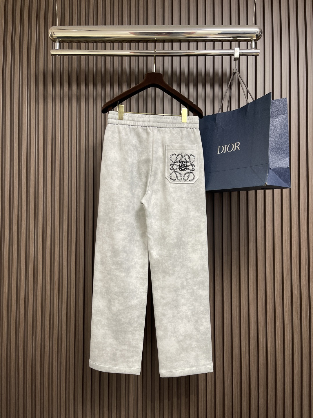 🛒🛒LOEWE 罗意威刺绣直筒长裤，成衣洗水后克重约420克，质感厚实挺括耐磨且具复古韵味；3D立体刺绣