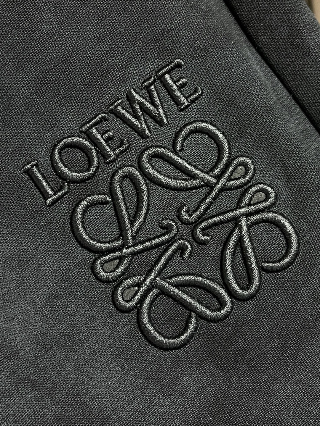 🛒🛒LOEWE 罗意威刺绣直筒长裤，成衣洗水后克重约420克，质感厚实挺括耐磨且具复古韵味；3D立体刺绣